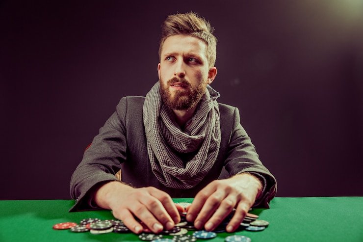 Antarmuka permainan Phoenix Rises di super togel menampilkan lima gulungan dengan simbol Phoenix, Wild, Scatter, dan tombol kontrol permainan di bawah
